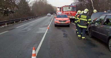 Požár osobního automobilu Brťov – Jeneč 23. 8. 2022
